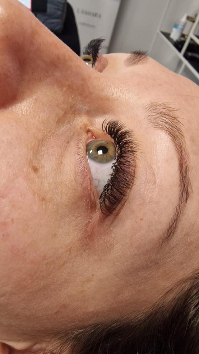 Stylizacja rzęs - efekt kociego oka