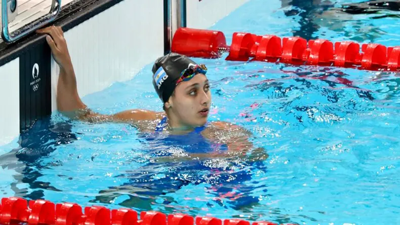 JUEGOS OLIMPICOS PARIS 2024 – Quien es la nadadora argentina de 16 años que brilló en su debut olímpico.
