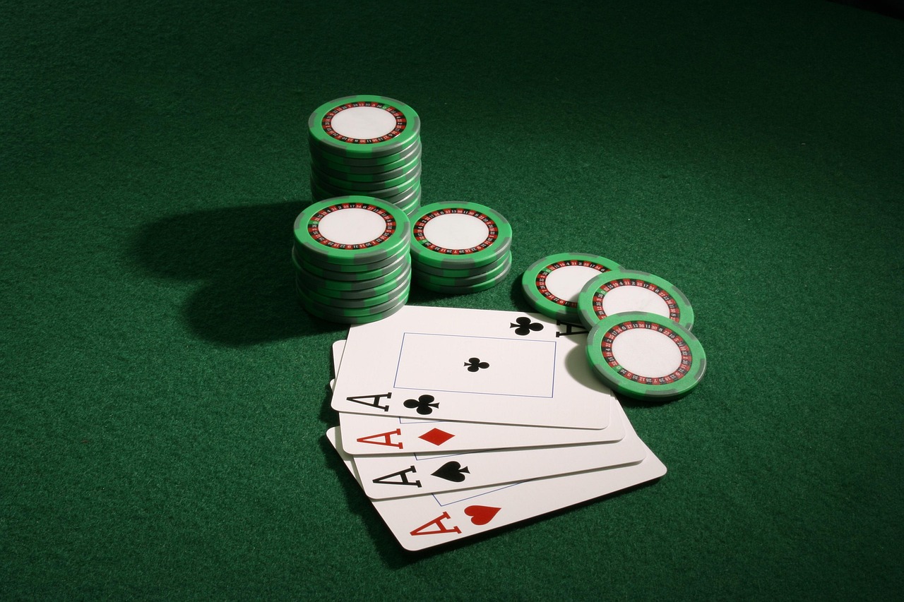 Screenshot van SpinyBet casino website met bonussen en spelaanbod