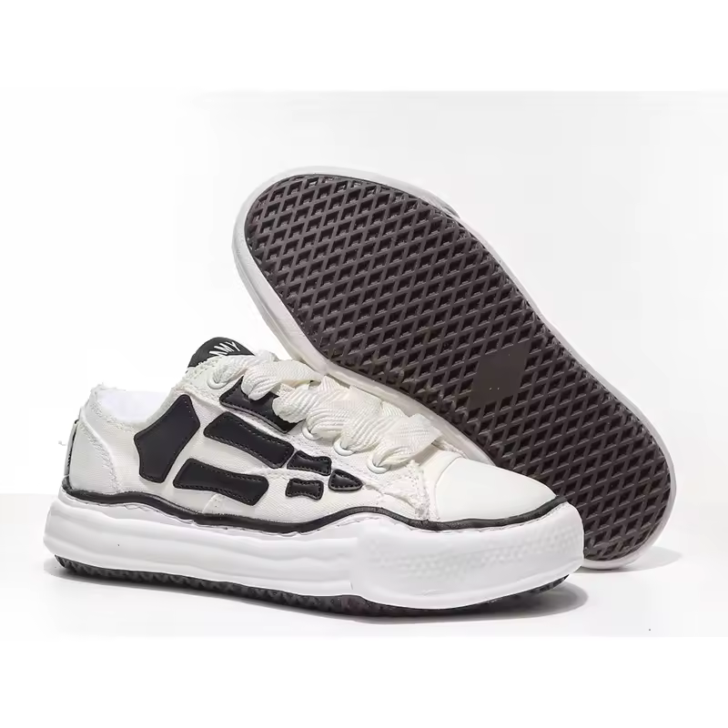 Chunky sneakers side angle