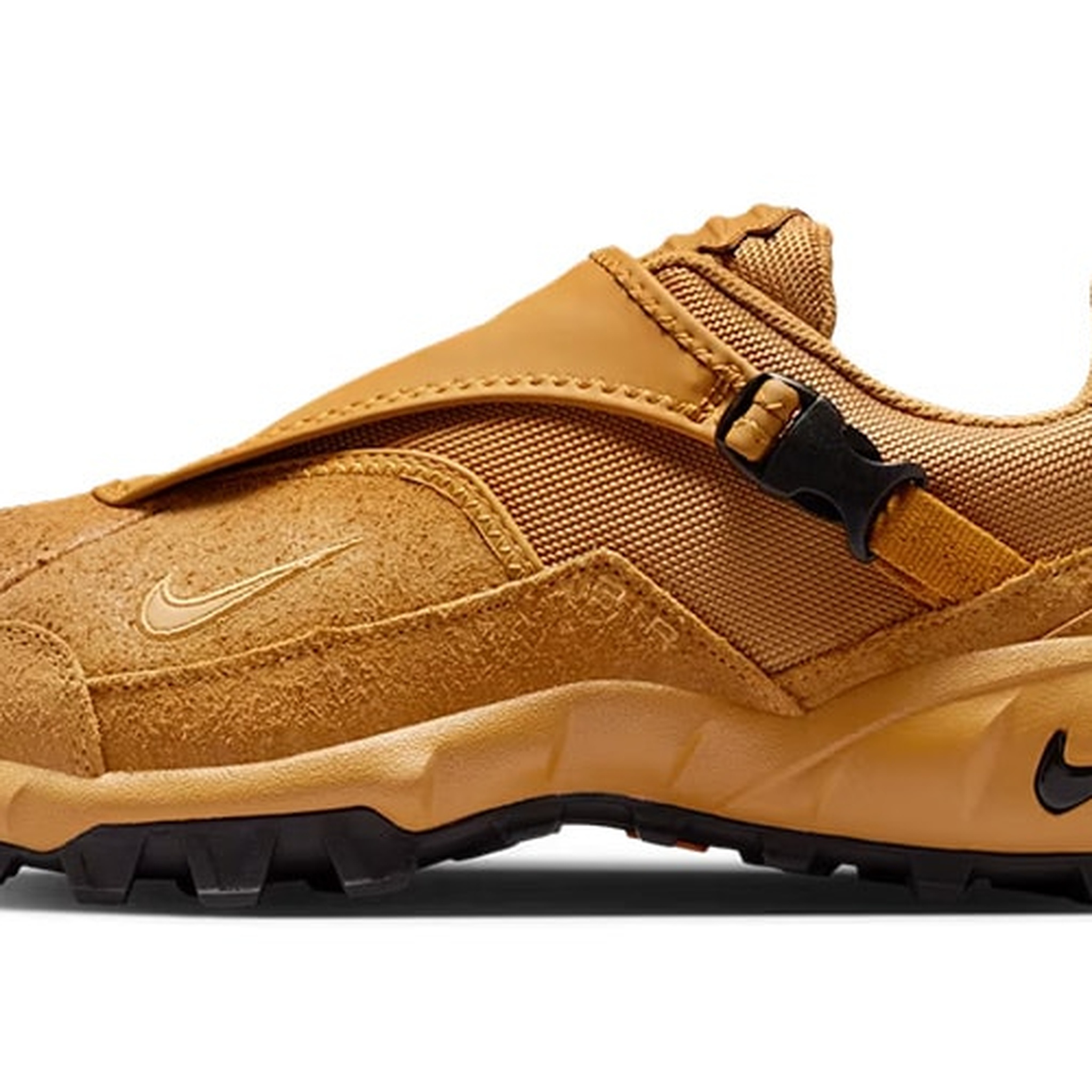New in Warsaw: Nike ACG Air Phassad SP in Color