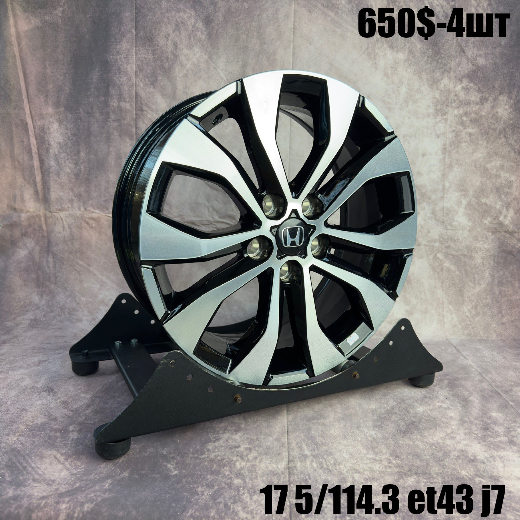 Диски B4004 Диски 17" 5*114.3 7J ET43 DIA 66.1 Gloss Black Machined Face R17 5*114.3 — купити у Львові