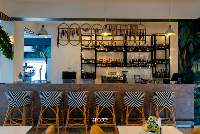 Lounge Bar