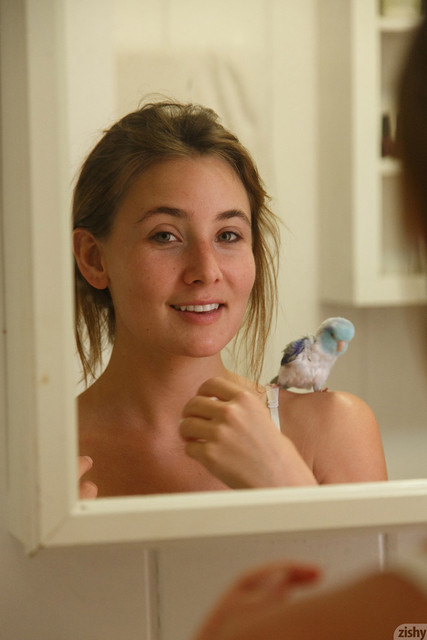 bea wolf posing topless 1