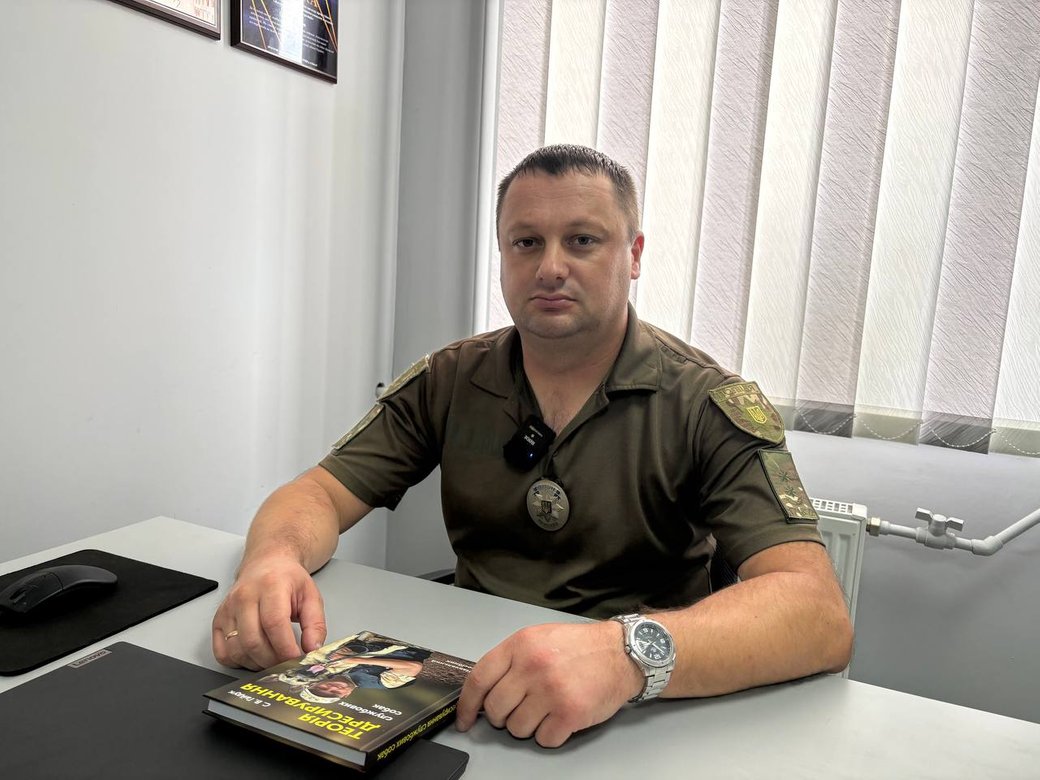 Перший в Україні посібник з дресирування службових собак уклав кінолог із Житомира