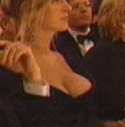 uma-thurman-cleavage-awards02