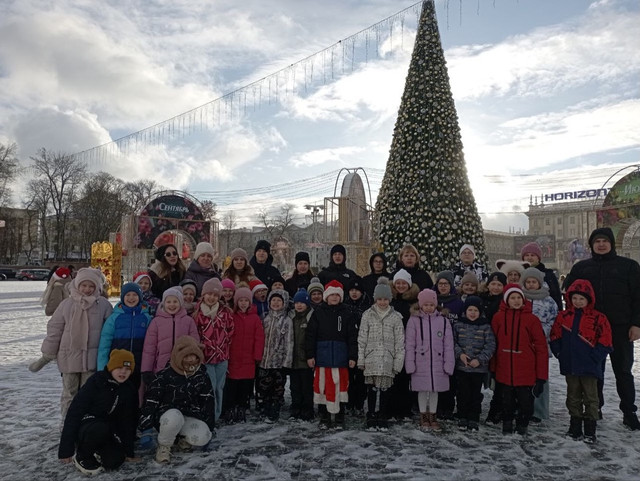Новогодние каникулы это время когда чудеса не заканчиваются Для нас учащихся СШ 12 города