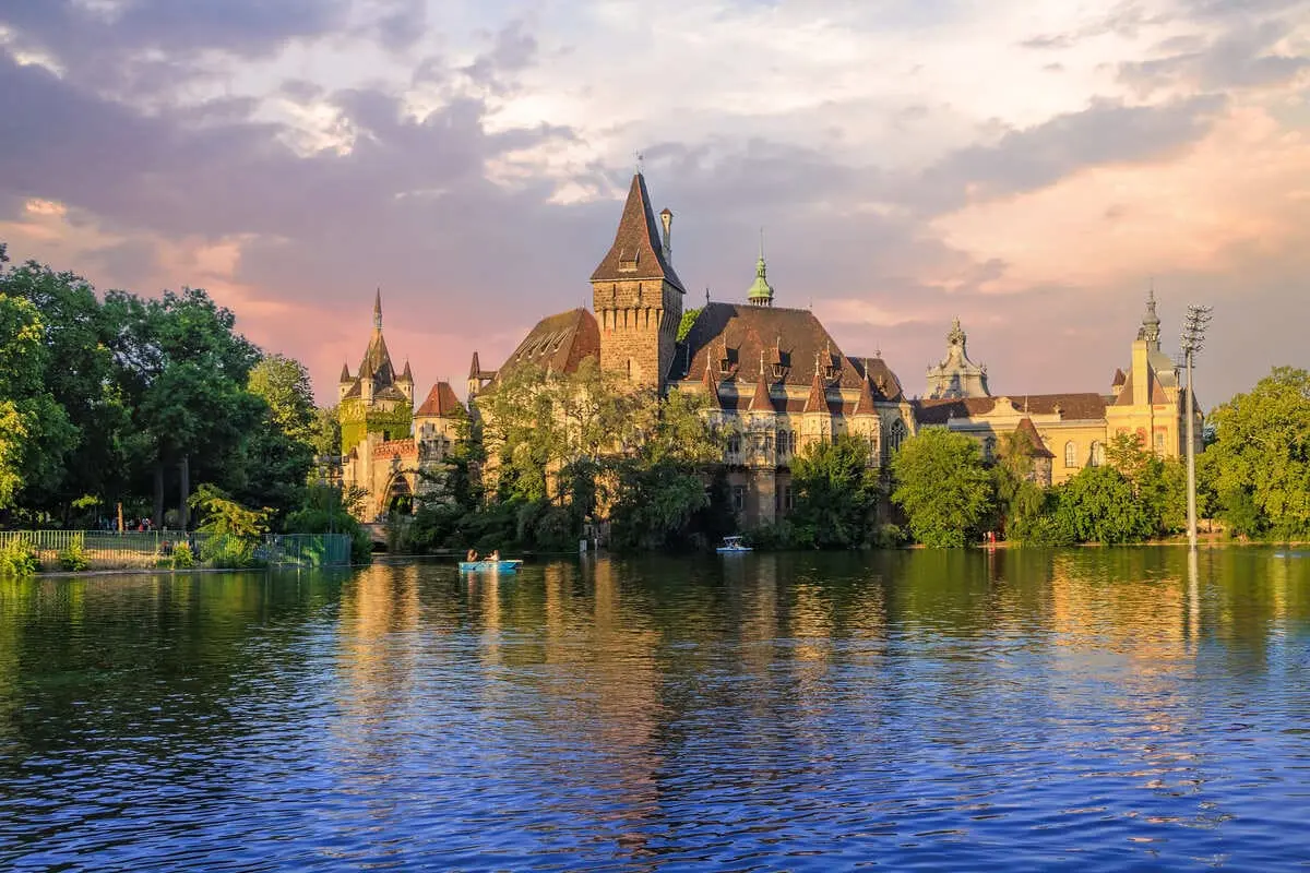 Nonstop US Flights Now Reach Stunning European Capital at Half Paris' Cost