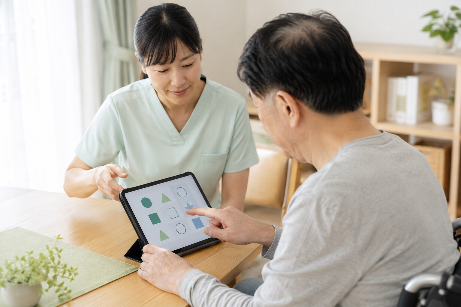 タブレットの認知課題に専門職と取り組む場面