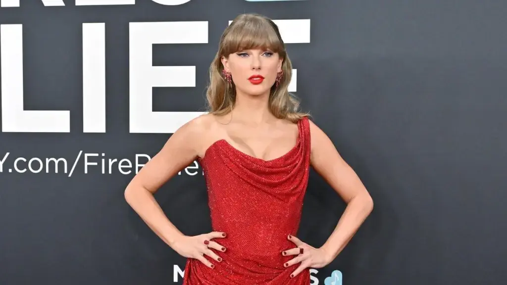 Rochia Taylor Swift de 950 de dolari depășește gravitația