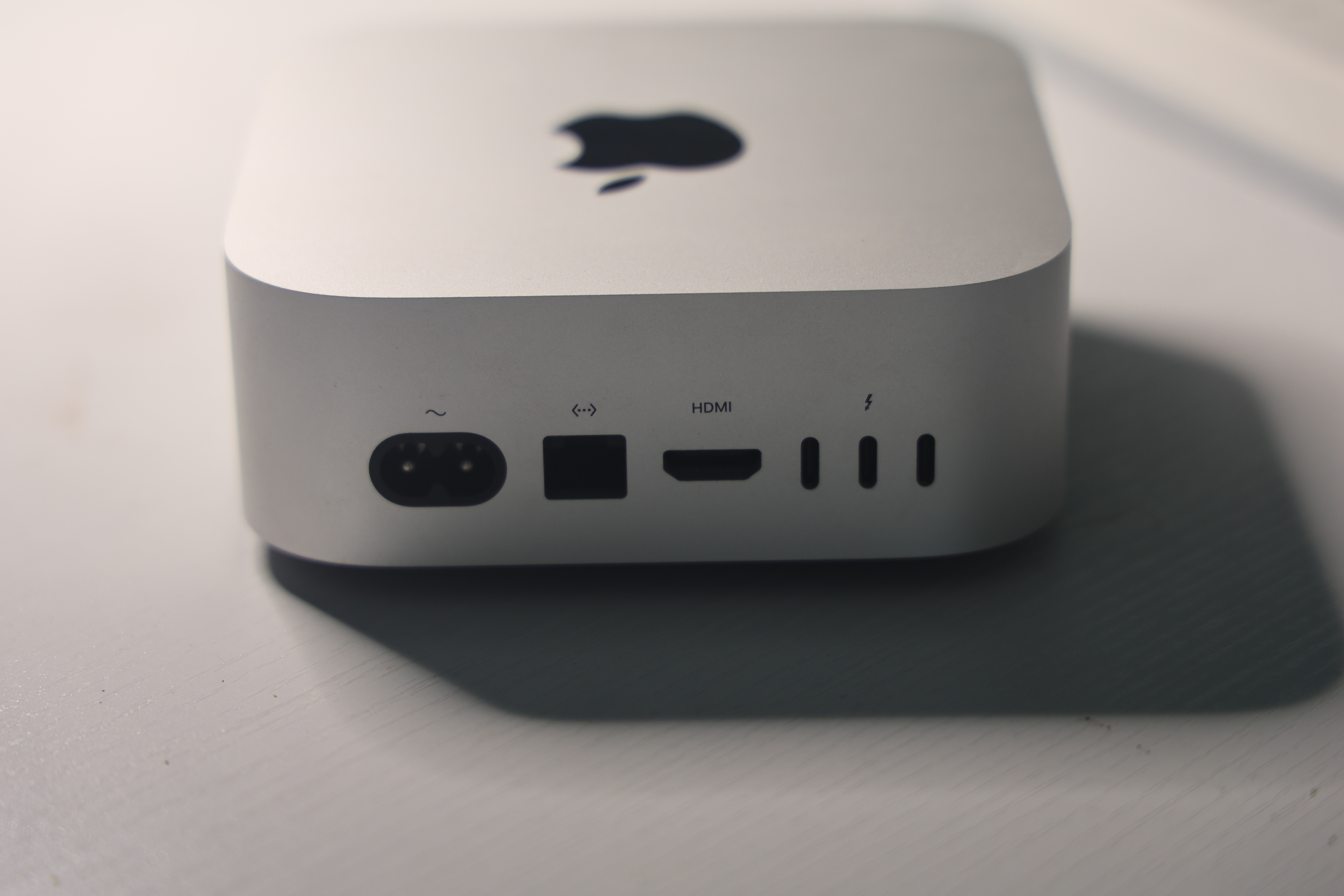 Mac mini M4 背面端口