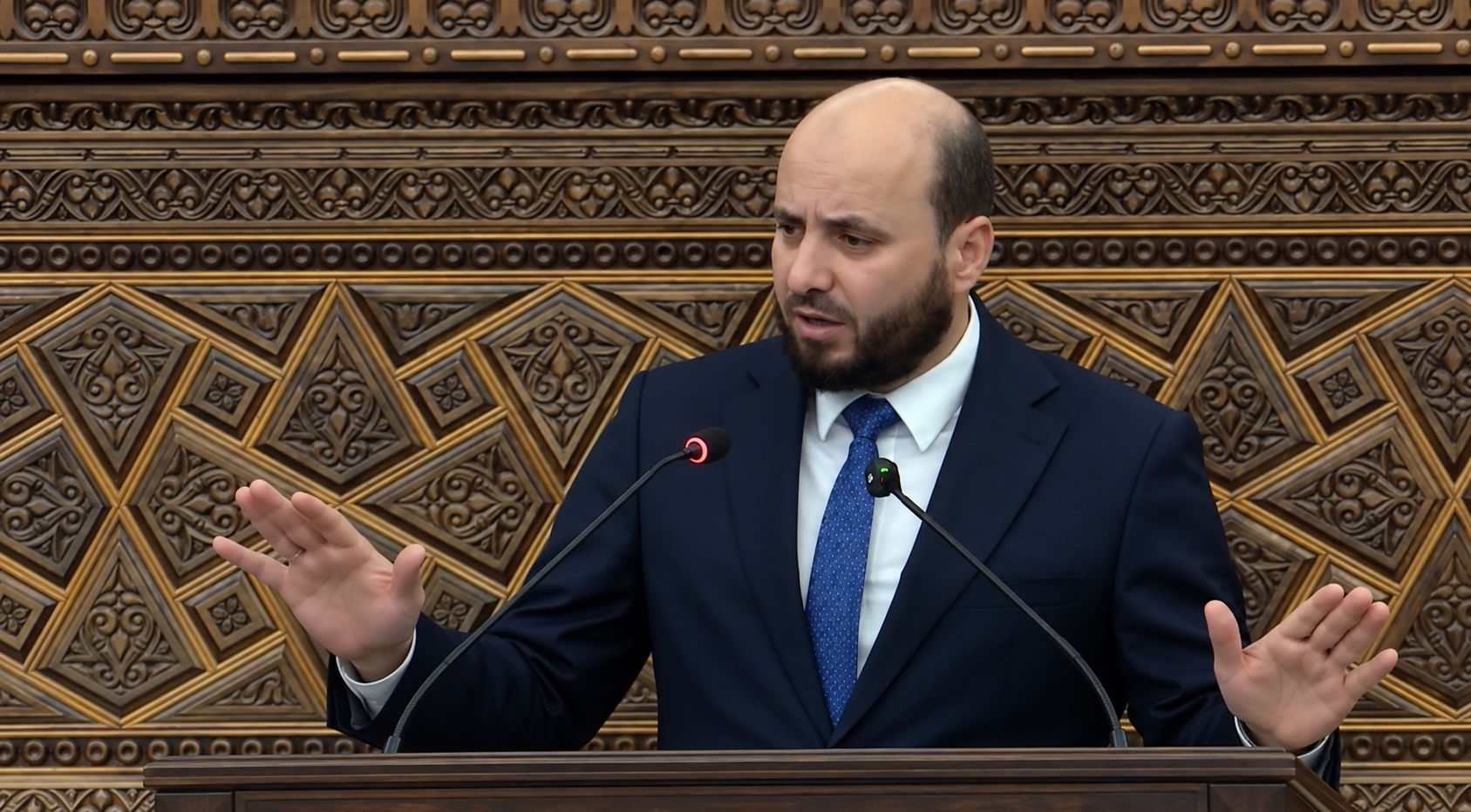 من تحت قبة مجلس الشعب.. البشير يفتح دفاتر النفط