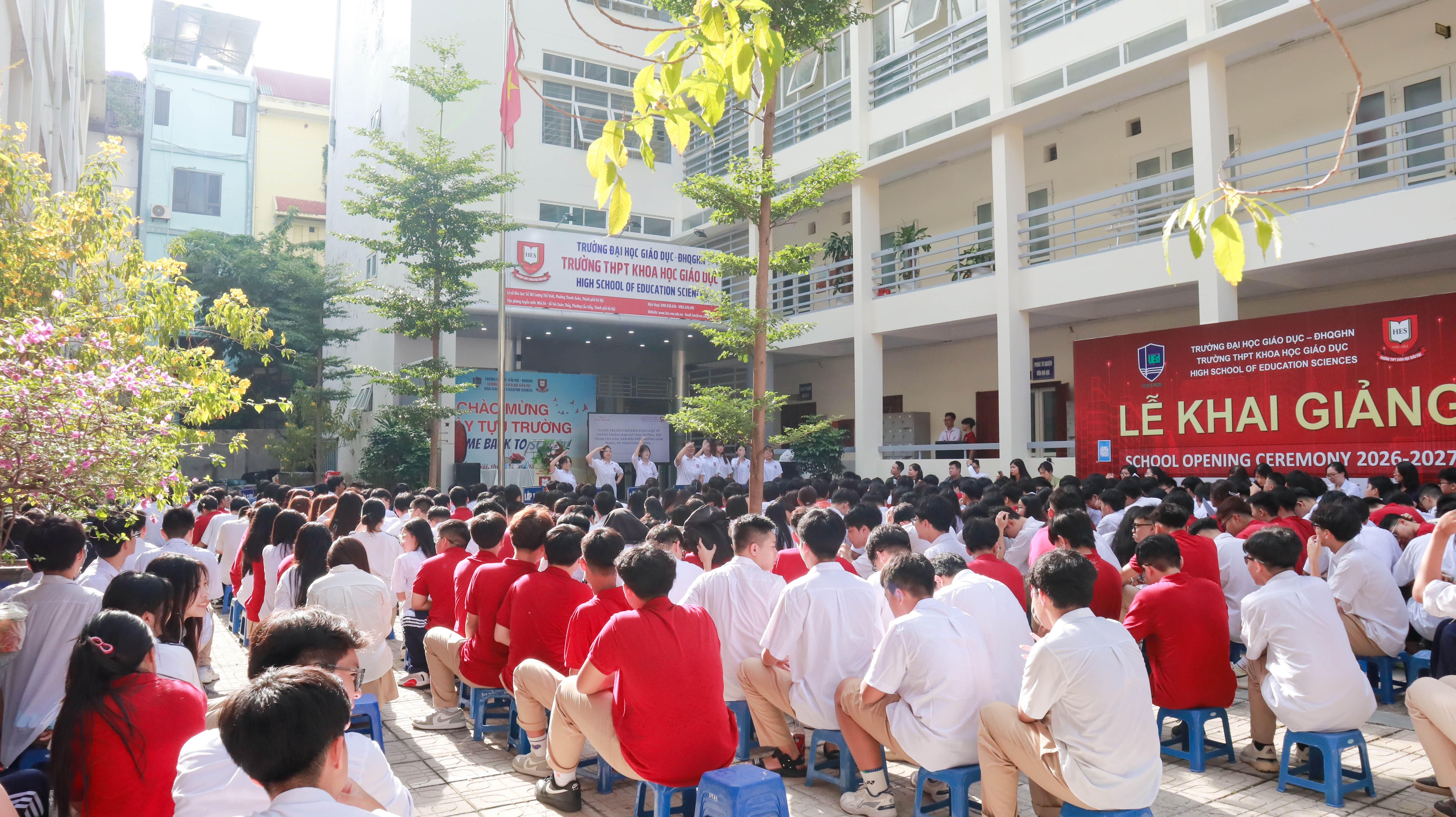 Sinh hoạt dưới cờ HES 14