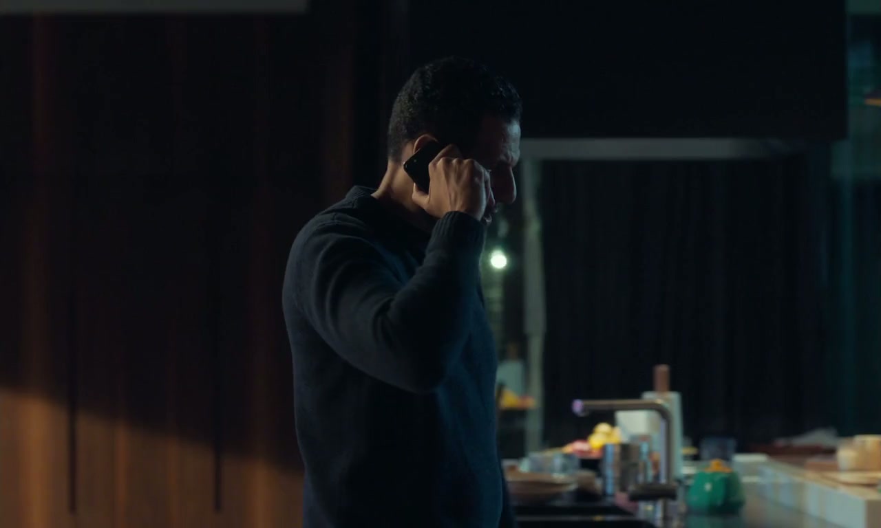 The Girl with a Bracelet Screenshot
