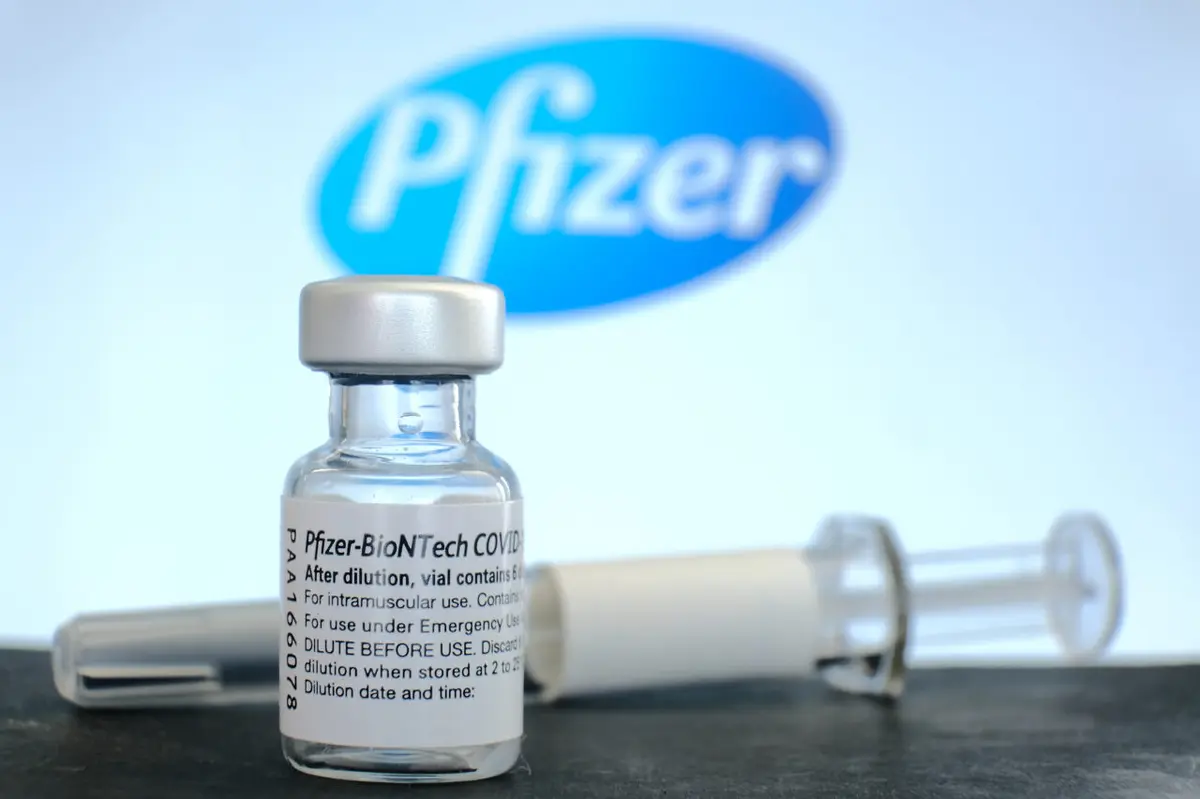 Polonia contestă decizia de a plăti 1,3 miliarde de euro pentru vaccinurile Pfizer