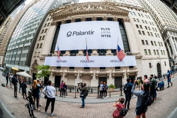Palantir înregistrează un trimestru excepțional: acțiunile urcă cu 16%, veniturile aproape se dublează, iar