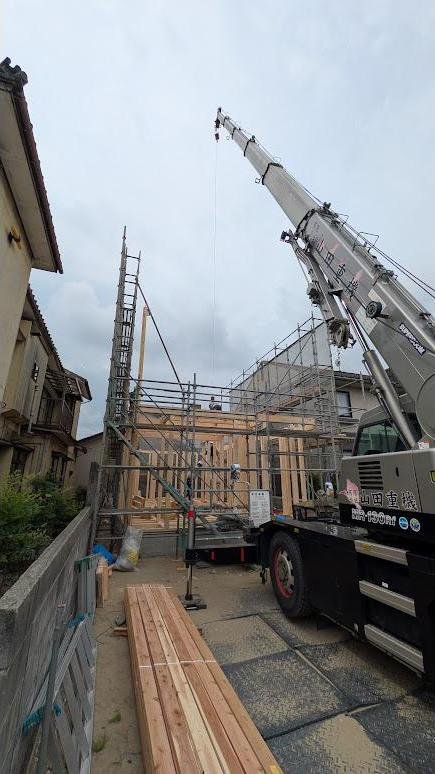 クレーンによる建て方