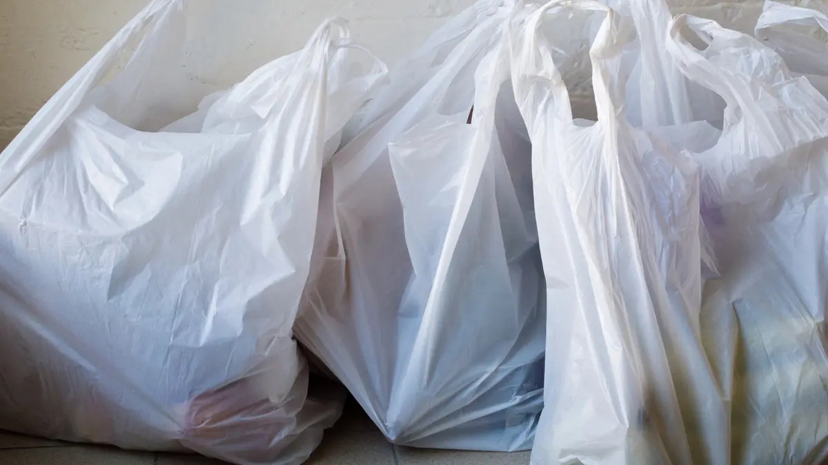 Să respirăm o viață nouă în pungi din plastic