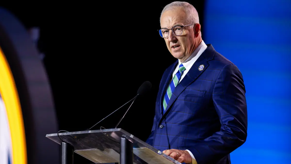 SEC Commissioner Opposes Pros Returning to College