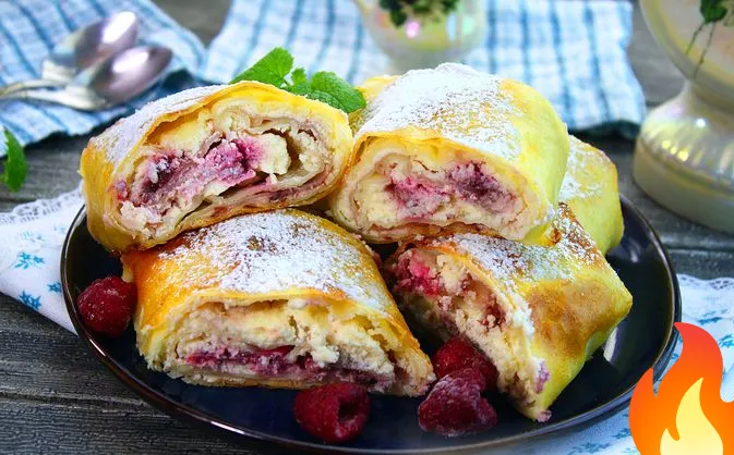 Постер Рулет из лаваша с творогом и ягодами