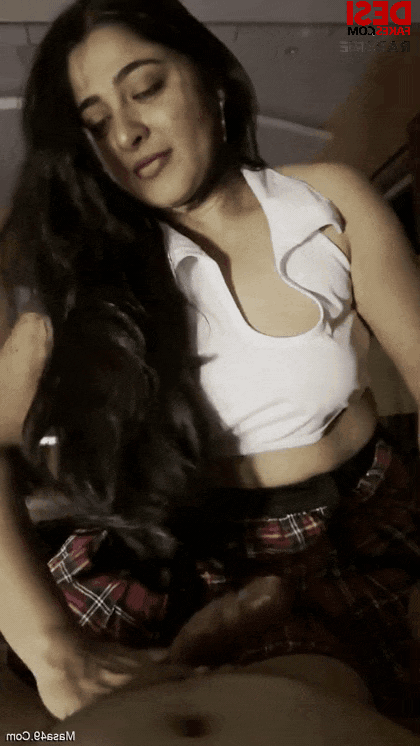 flipped-47-ANUSHKA-SHETTY.gif