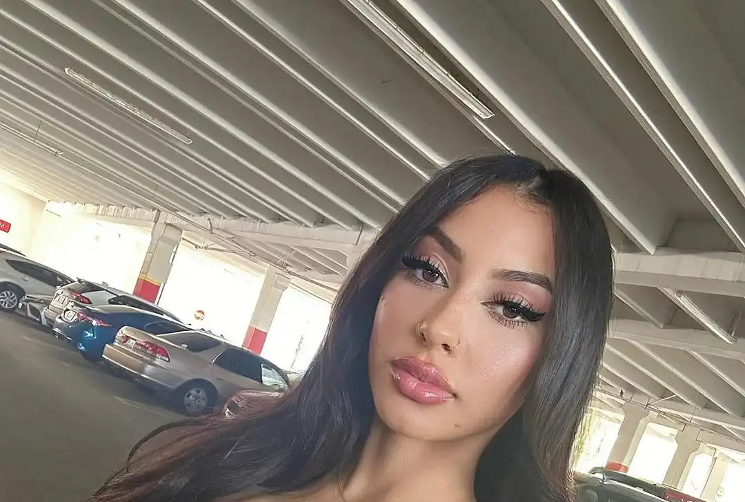 Maria Agredano Wallpapers Insta FIt Bio (10)