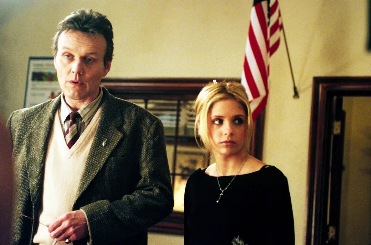 A murit Anthony Head, actorul care l-a interpretat pe Rupert Giles în „Buffy, spaima vampirilor