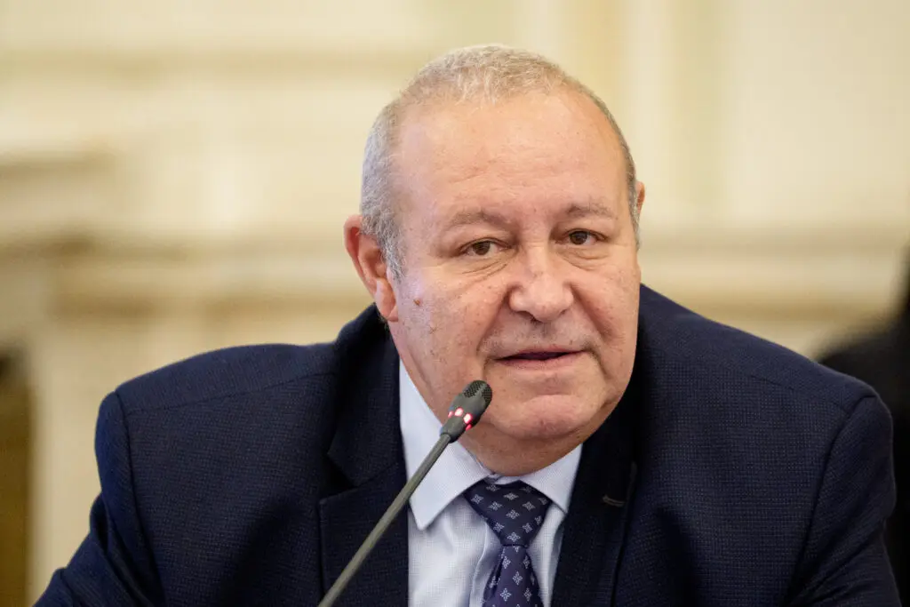 Nicușor Dan a încălcat Constituția