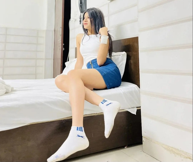 Wife Mom Aunty ki incest dunia with pics & Gifs