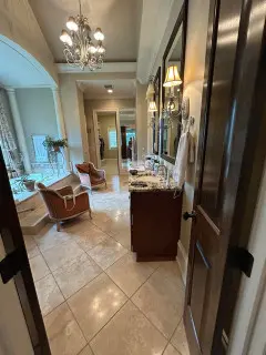 Sanctuar de Lux: Baie Primară Transformata in Oaza de Relaxare