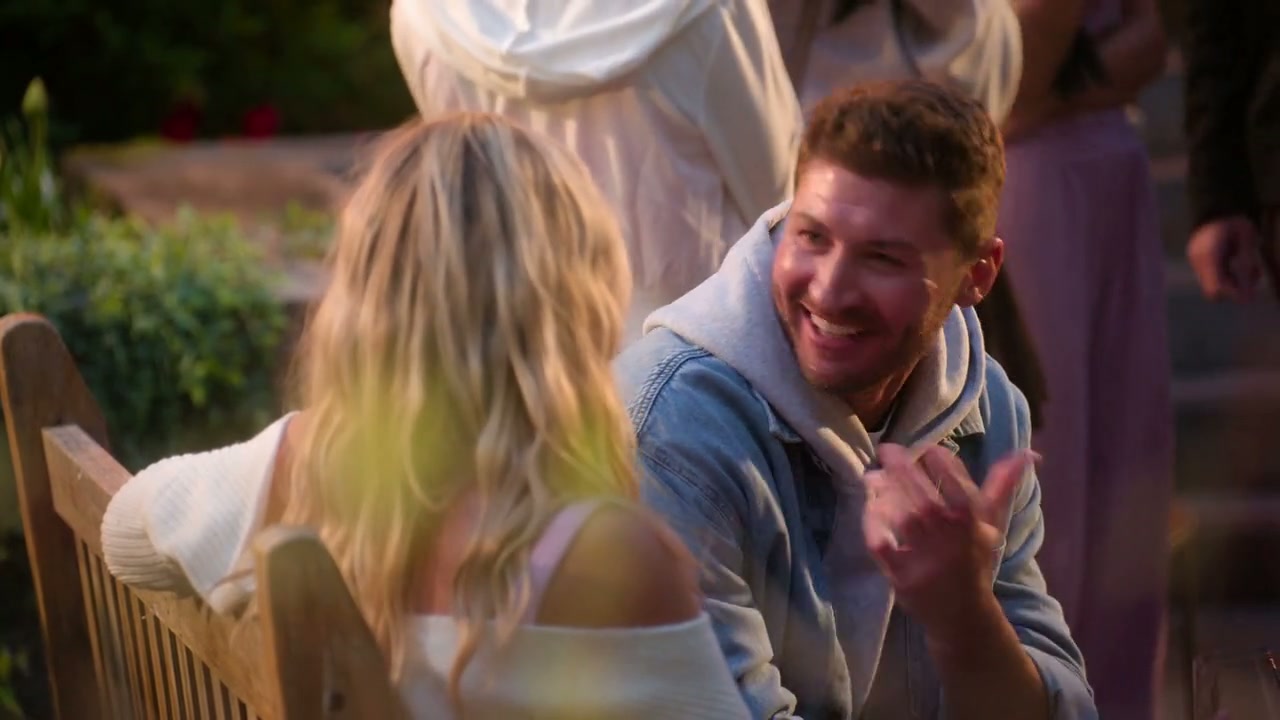 Age of Attraction Screenshot