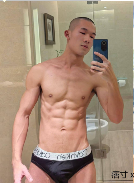 寸头帅哥 痞寸.png