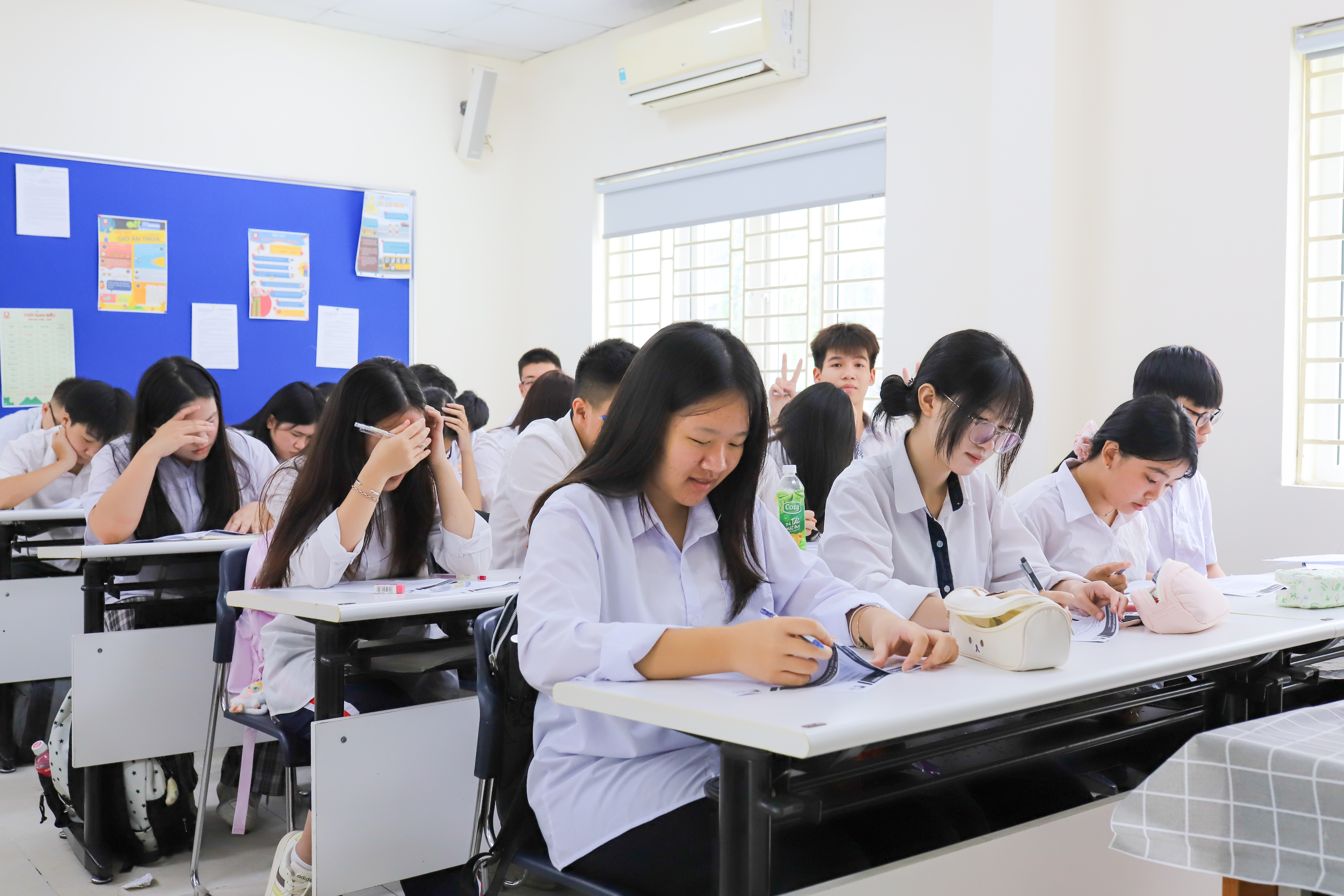 Khoảnh khắc làm bài 4