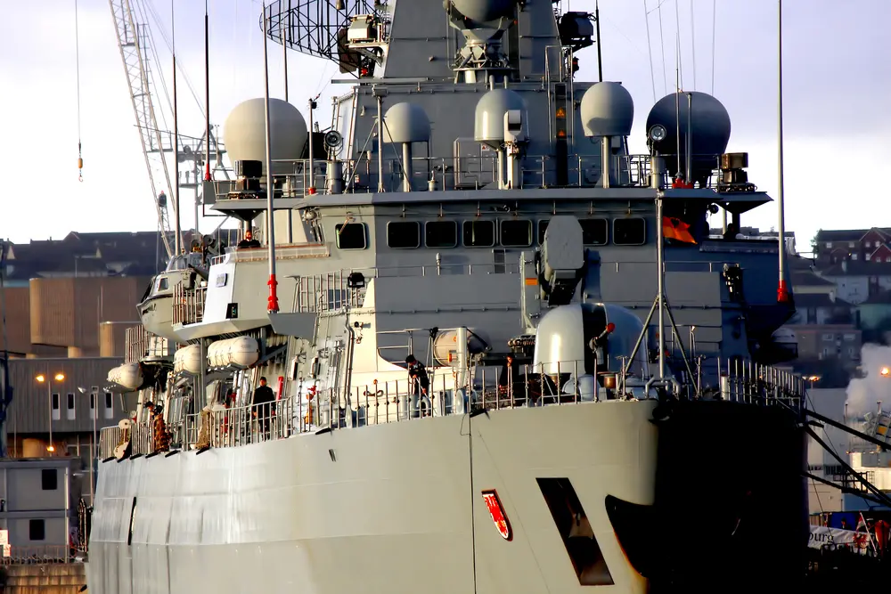 China a construit în deșert o replică la scară reală a unei nave de război americane