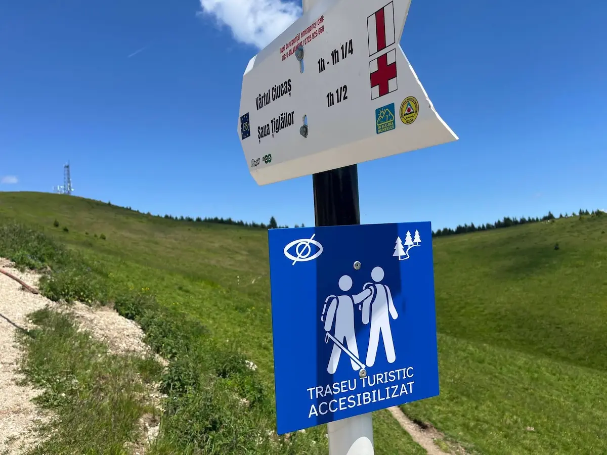 Primul traseu montan pentru nevăzători, deschis în România