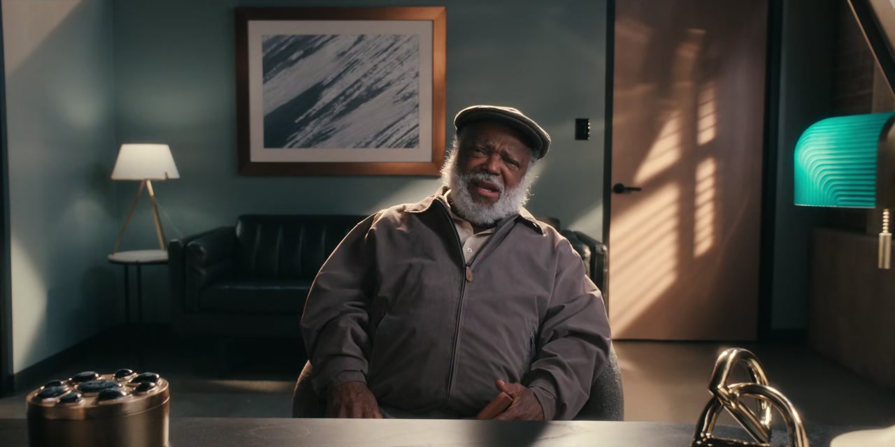 A Man on the Inside Screenshot