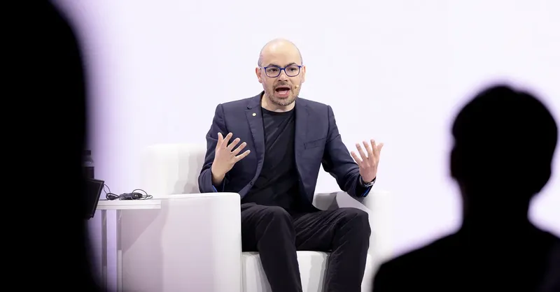 Глава Google DeepMind считает, что увольнять разработчиков из-за ИИ — глупо