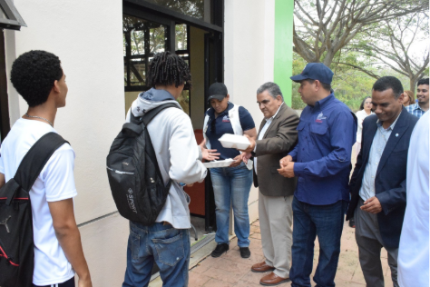 Comedores Económicos inician entrega de almuerzo en la UASD Recinto Santiago   .