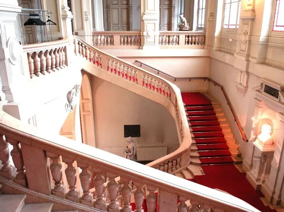 [Image: limoges-interior3.webp]