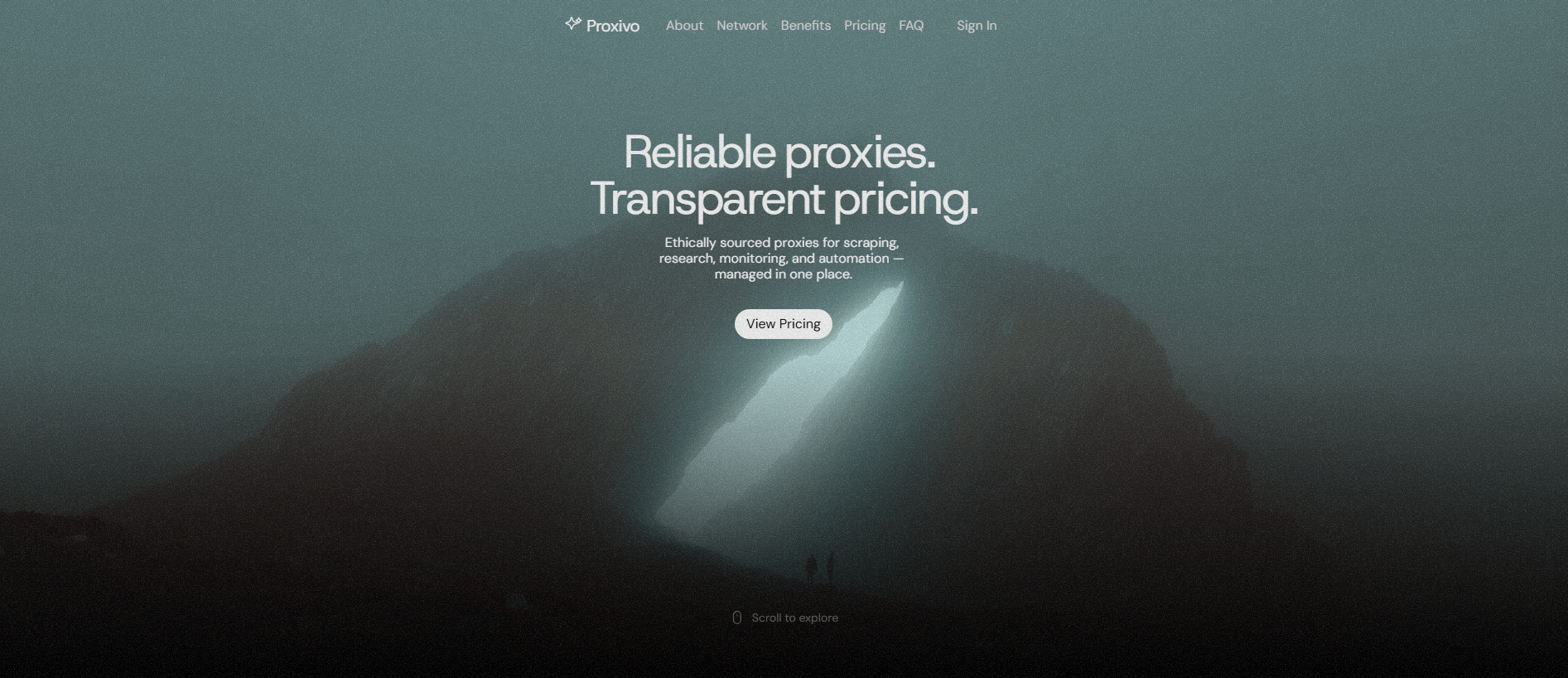 Forensic screenshot of proxivo.xyz showing the phishing page layout