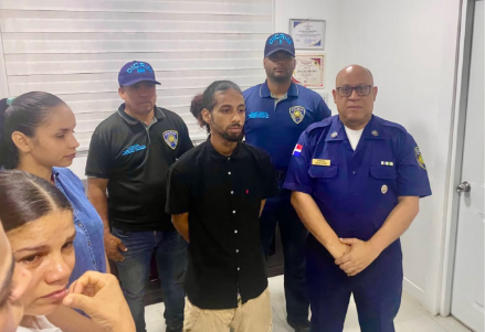 Tras constante seguimiento policial, se entrega "Ezequiel" y/o "El Sade" presunto autor de homicidio ocurrido en Santiago  .
