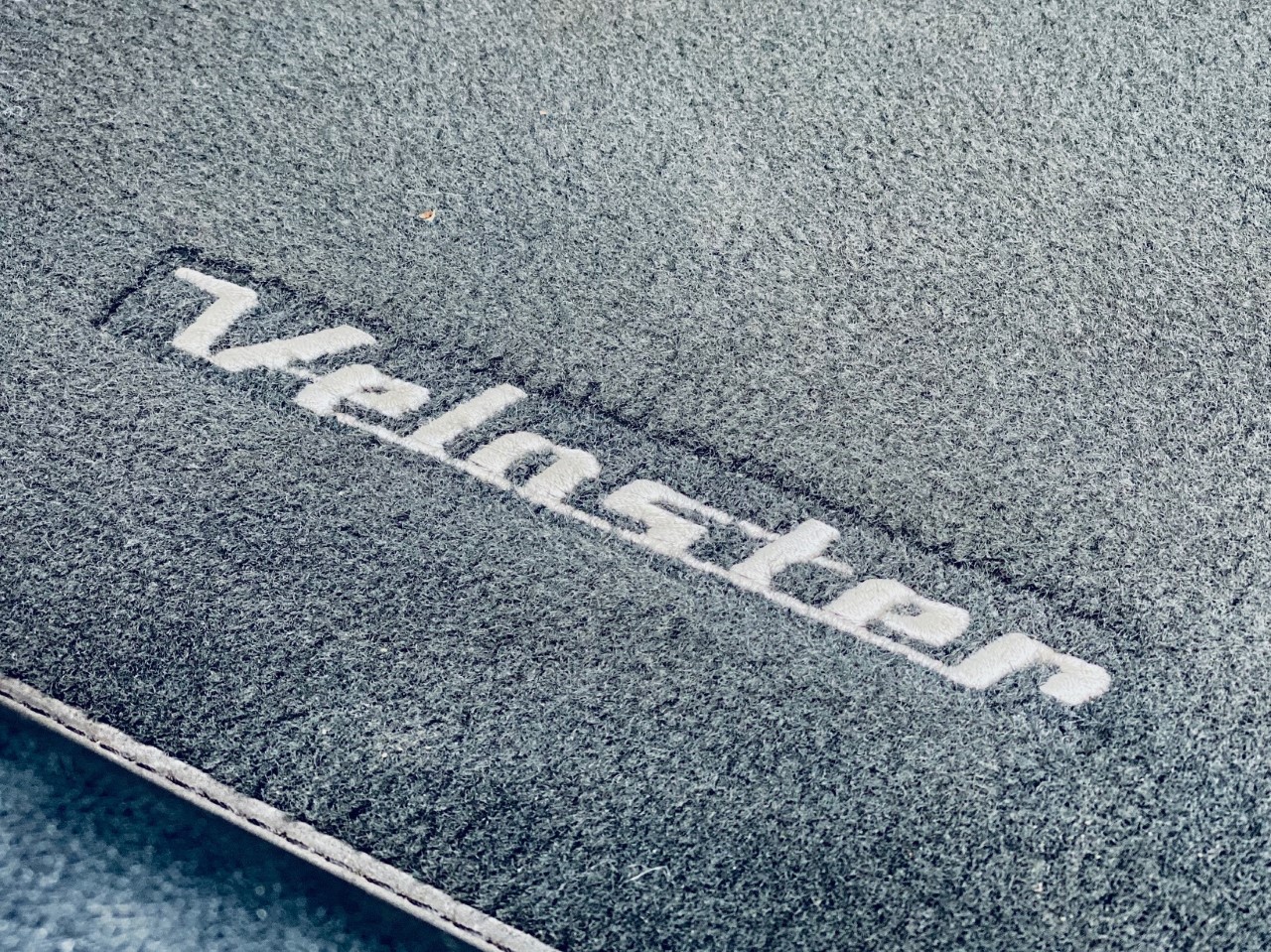 veloster202017.jpg