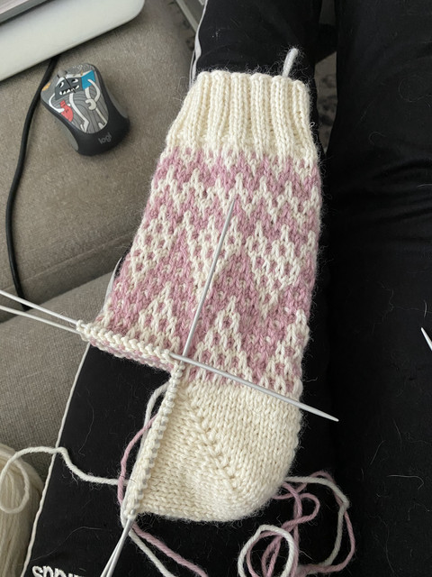 E46-EE284-B808-471-A-92-C4-468-B78-BA2-C