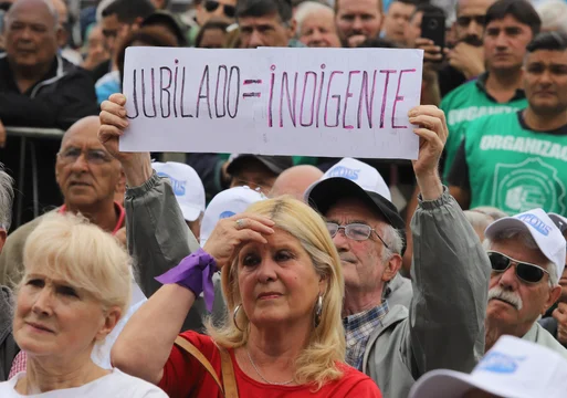 Hay 5 millones de jubilados debajo de la línea de pobreza, en medio de la discusión por la movilidad