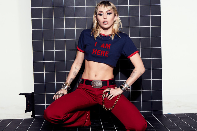 MIley-Black-Grid-01-252