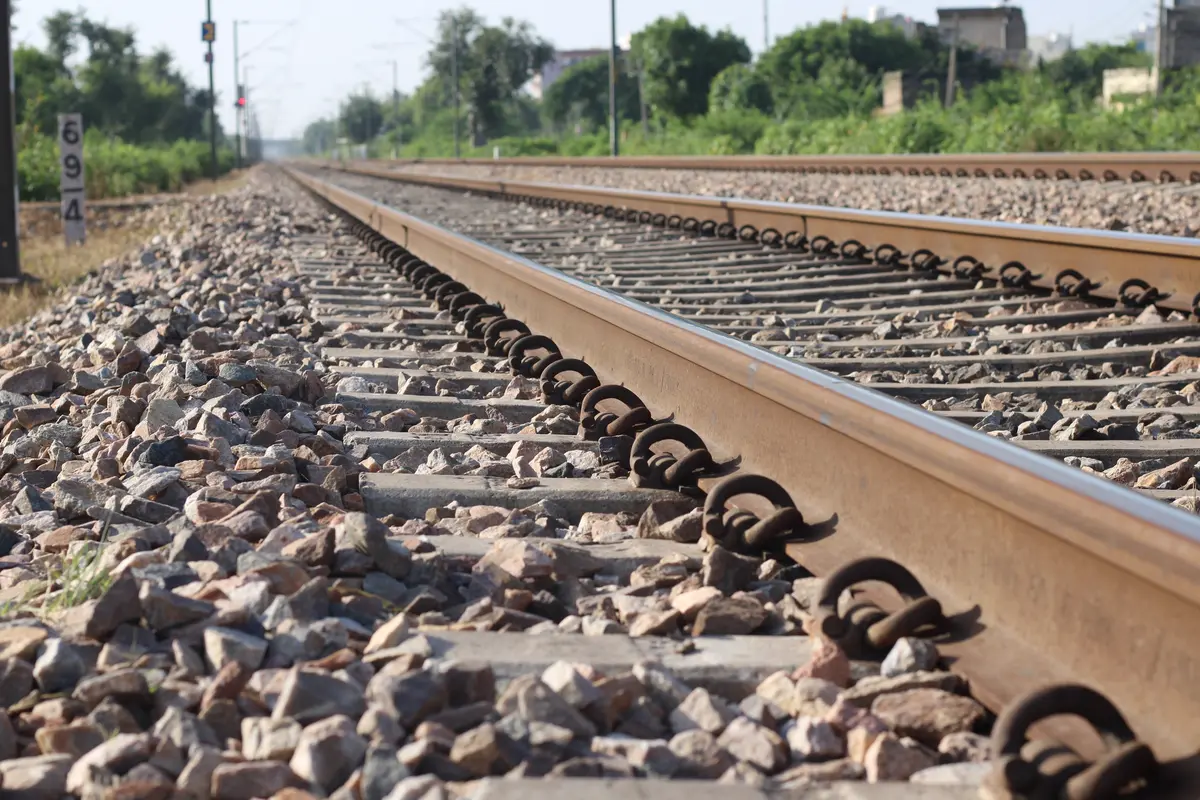 Doi oameni au murit într-o săptămână, loviți de tren la Voluntari