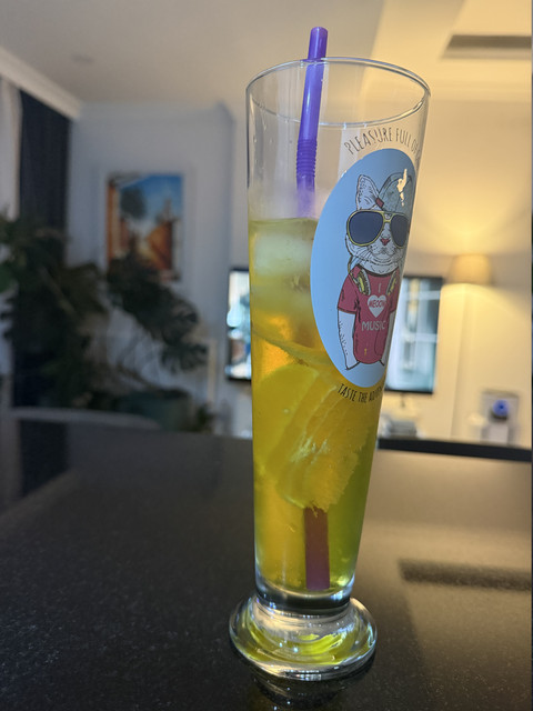 turuncu kafa cin, mango, tonik veee hoop turuncu kafa