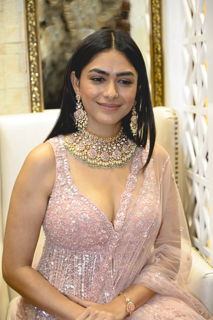 Mrunal Thakur 4.jpg