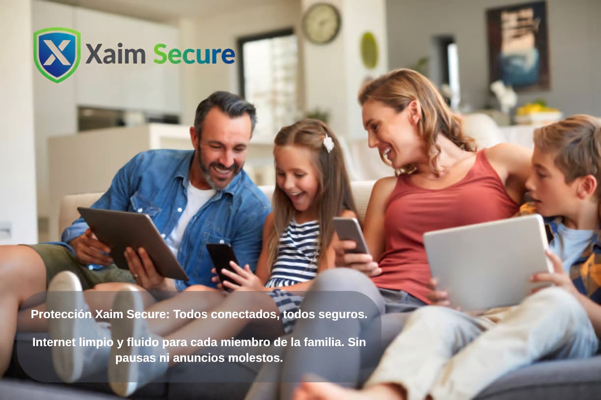 Hombre trabajando en una laptop con los beneficios de Xaim Secure mostrados: Malware y phishing bloqueados, anuncios eliminados y protección 24/7.