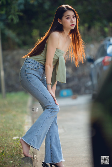 049